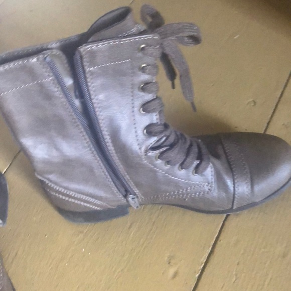 Boots - Picture 2 of 4